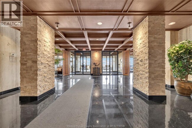 Building Photo - 5125 Riverside Dr E