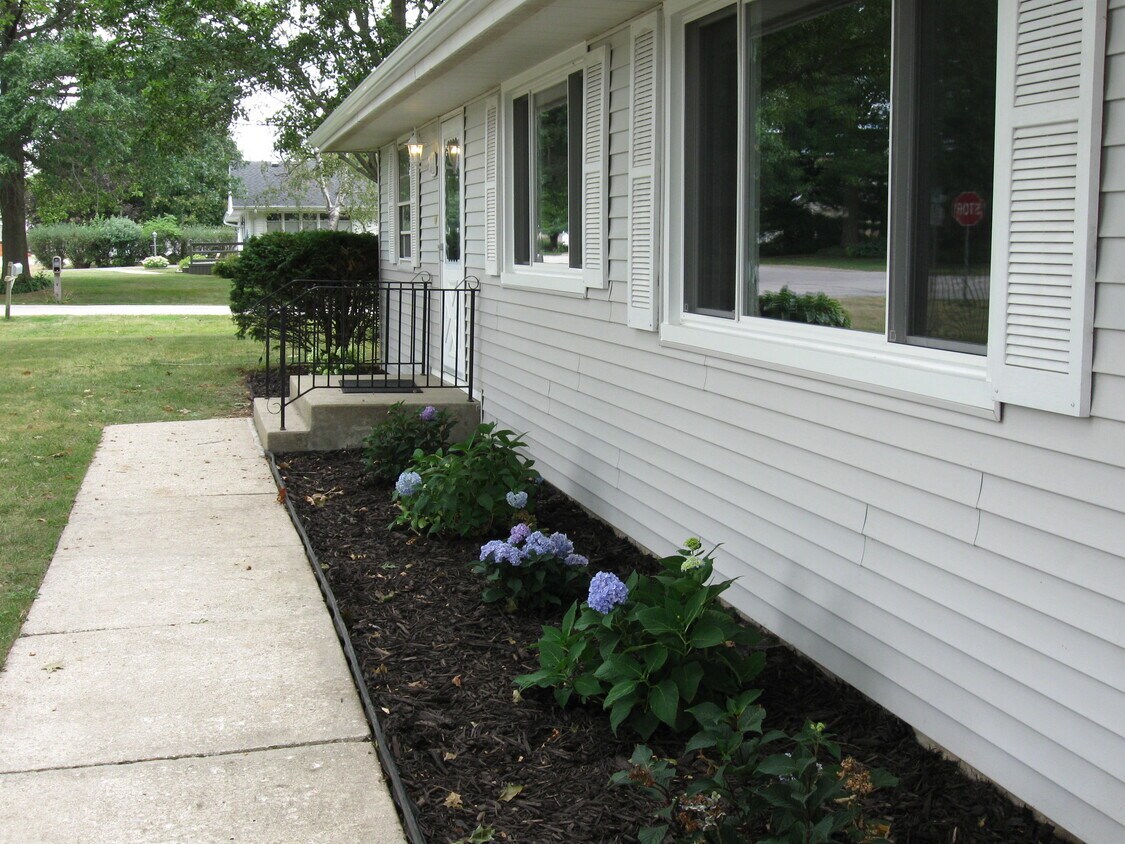 518 S Church St, Winnebago, IL 61088 House Rental in Winnebago, IL