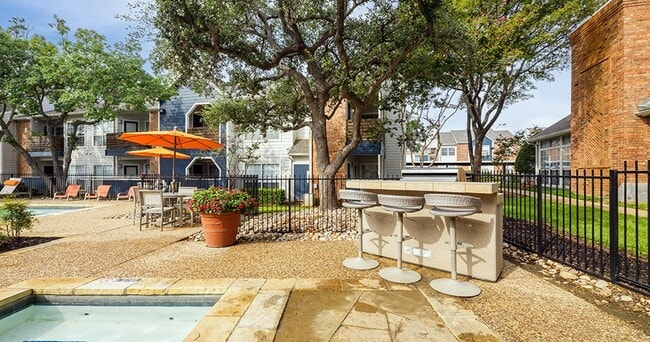 Building Photo - Huntington Meadows