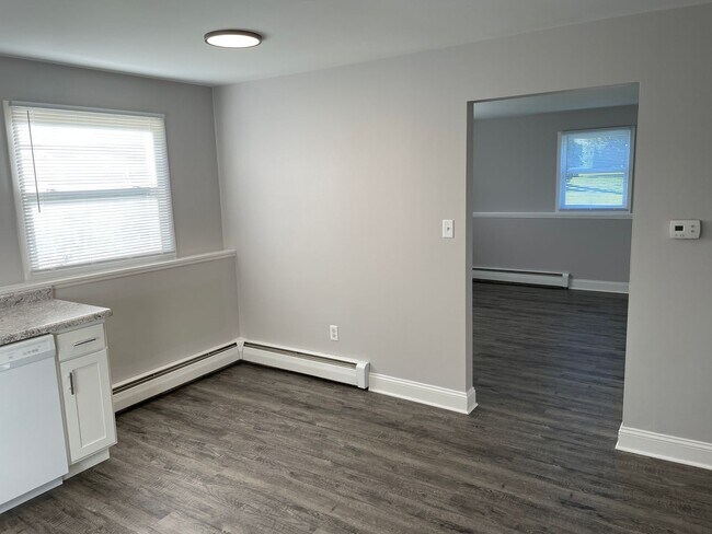 Foto del edificio - Charming 1 Bed / 1 Bath Ground Floor Unit in the Heart of Allendale