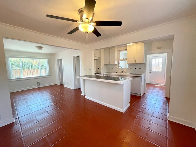 Foto del edificio - 4745 Brighton Ave