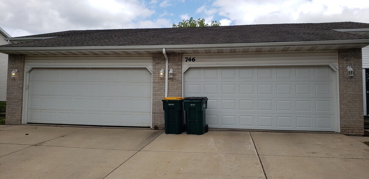 Building Photo - 746 Crawford Dr