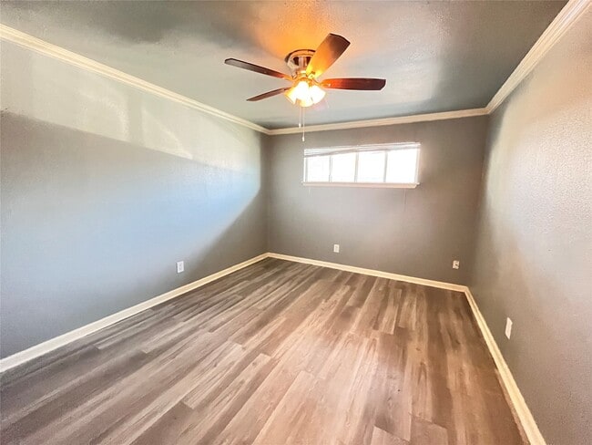 Building Photo - 911 Byrne St