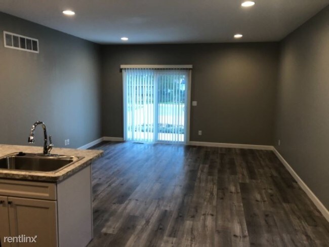 Foto del edificio - 4 br, 3 bath Townhome - 628 Davis St