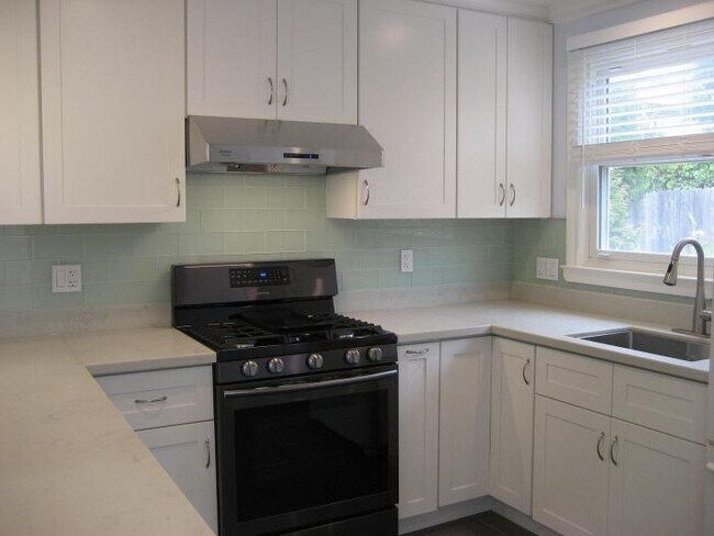 Building Photo - 4 bedroom in Daly City CA 94015