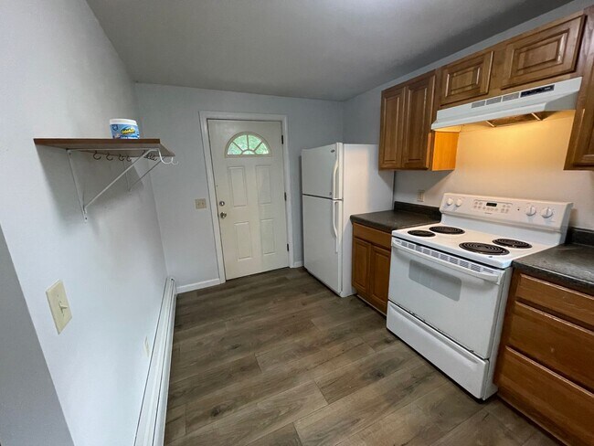 Foto del edificio - Spacious, two-story 3-bedroom apartment in Adams!