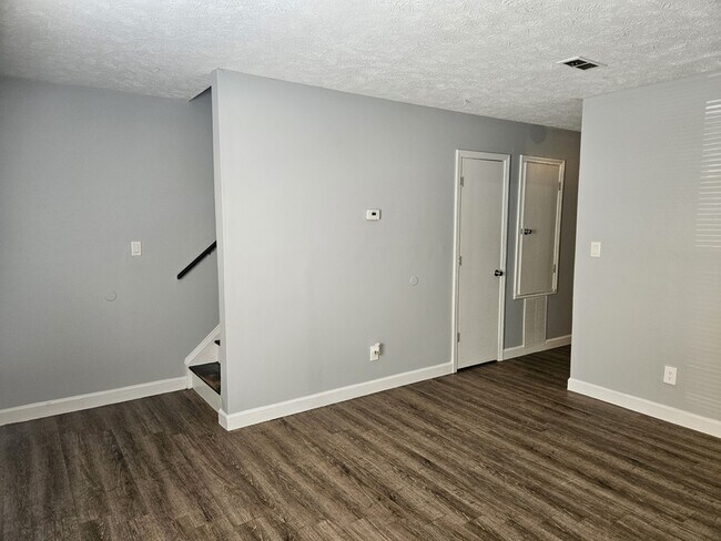 Foto del edificio - 5842 Aftonshire Dr