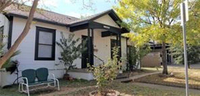 Building Photo - 103 E 34th St