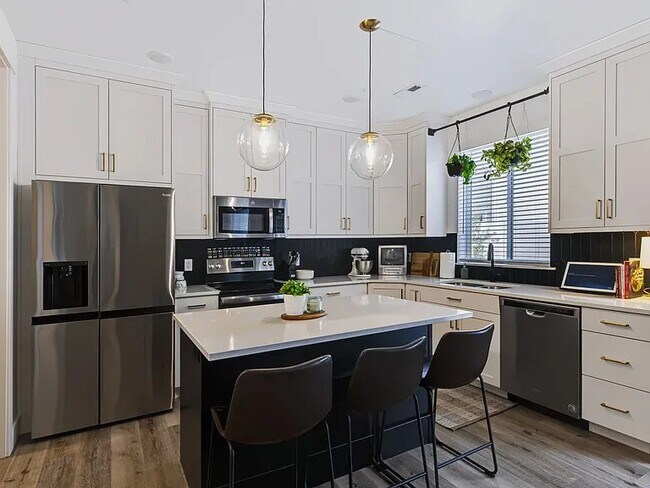 Foto del edificio - 1428 W Creekside Dr