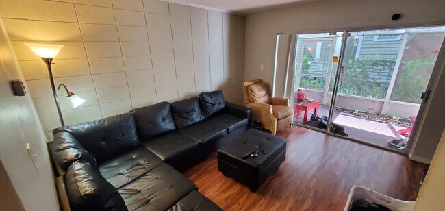 Foto del edificio - 621 Cathcart Ave
