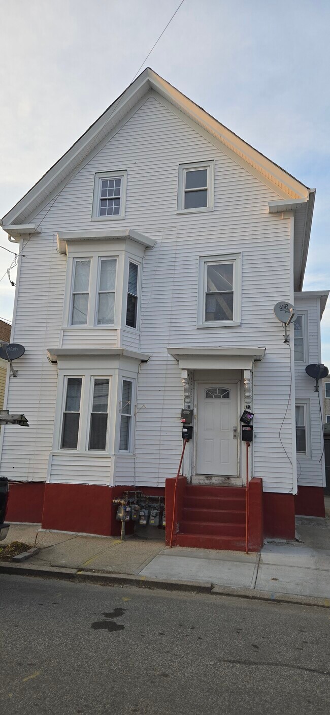 Building Photo - 79 Wilson St