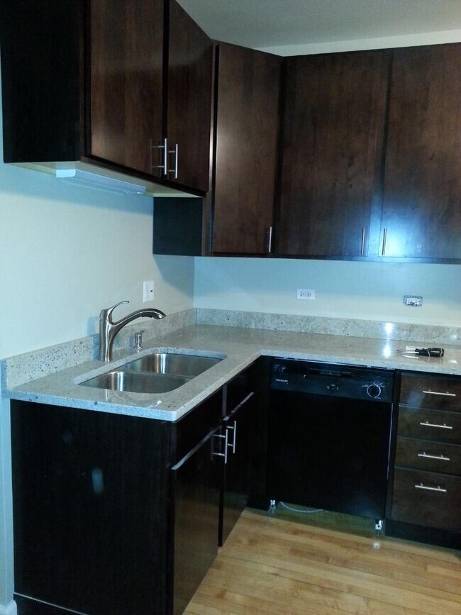 Foto del edificio - 5385 N Bowmanville Ave