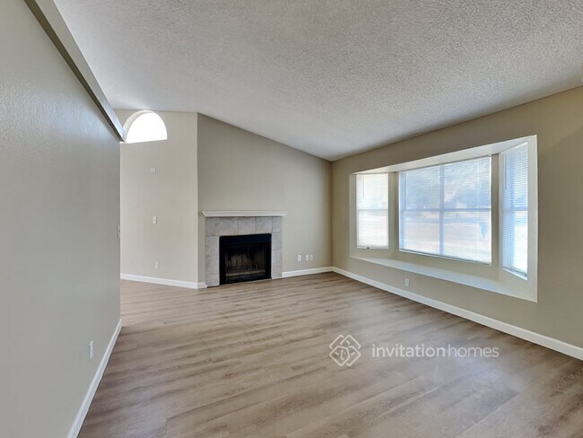 Building Photo - 1430 E Sheffield Ave