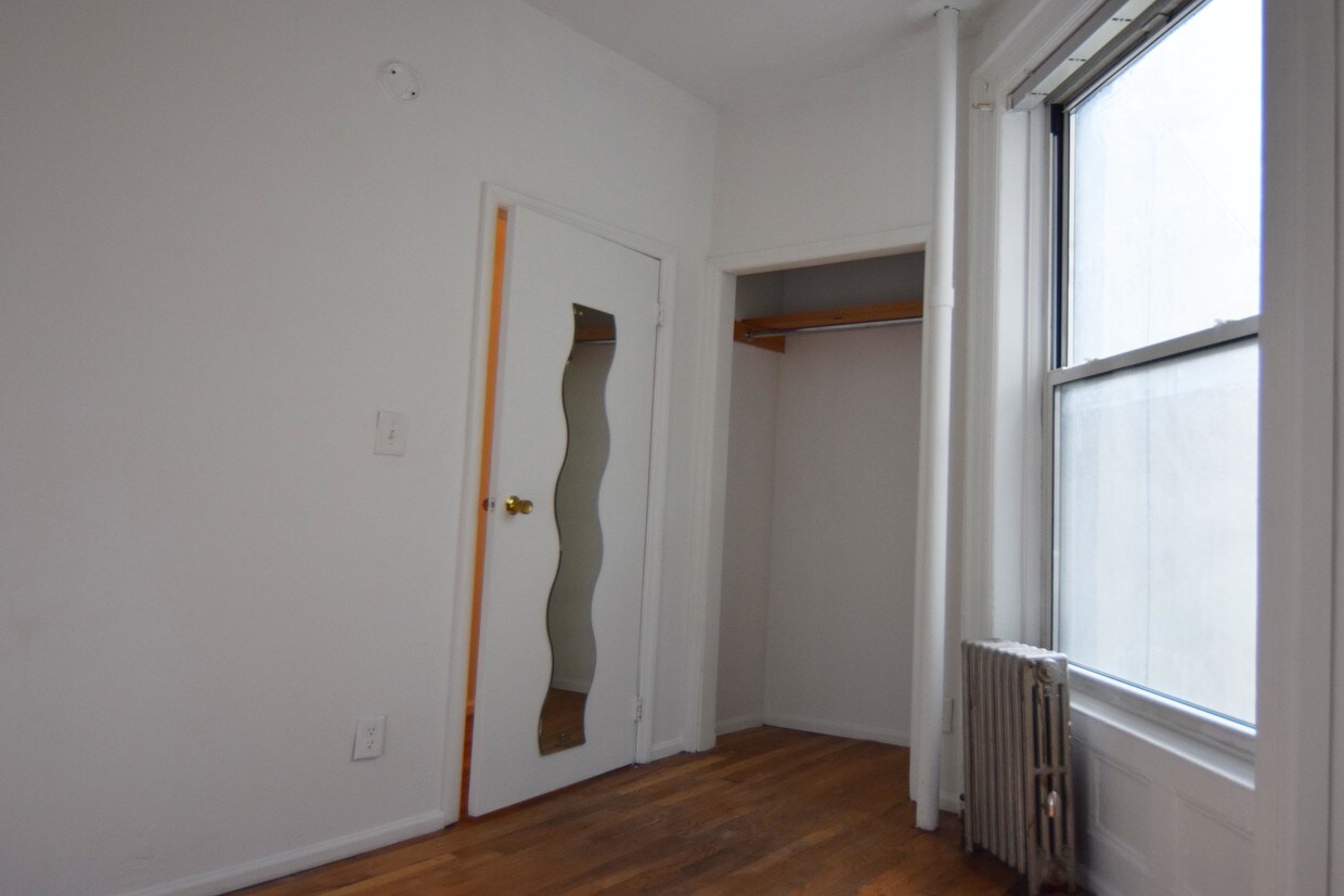 Primary Photo - 566 Morgan Ave