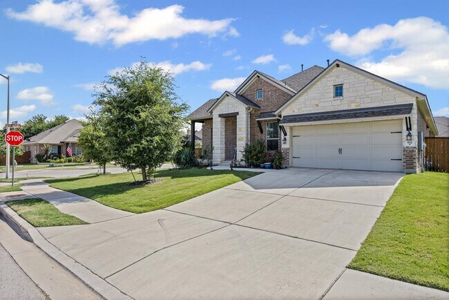 Building Photo - 921 Zamora Rd