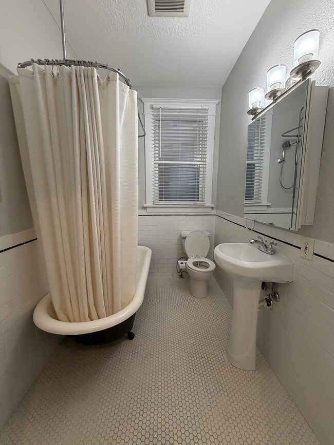 Building Photo - 1703 Bellevue Ave