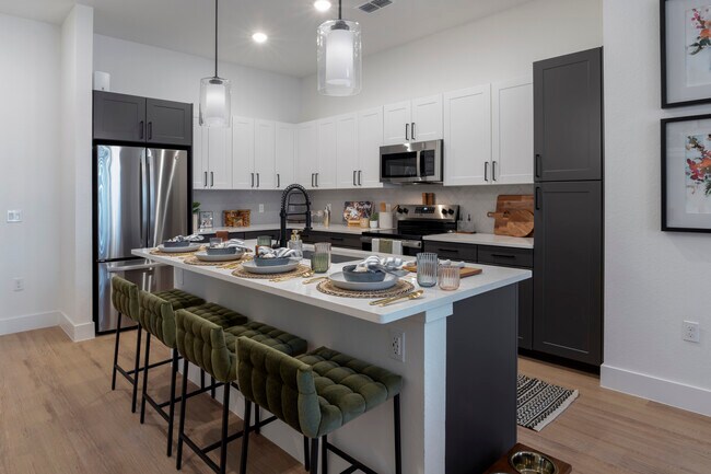 Building Photo - The Sarah