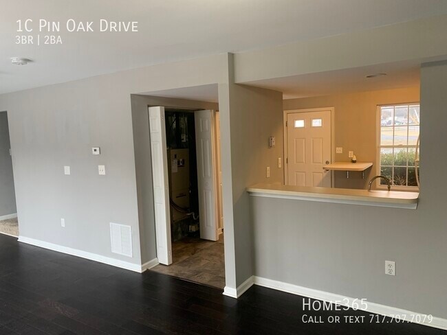 Building Photo - 3 Bed 2 Full Bath Townhome home with Garage!