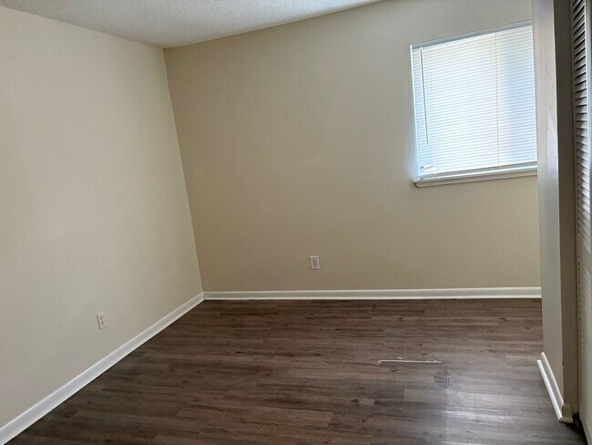 Foto del edificio - 2bed/ 1.5bath/ 1 car garage townhouse read...