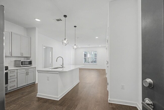 Photo - Modern Living in The Nations House