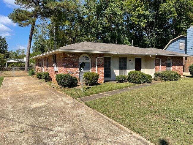 Building Photo - Ranch 3-Bedroom home !!