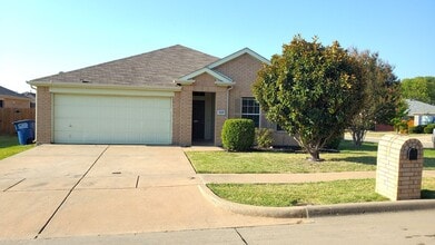 Building Photo - 3021 Sawgrass Dr