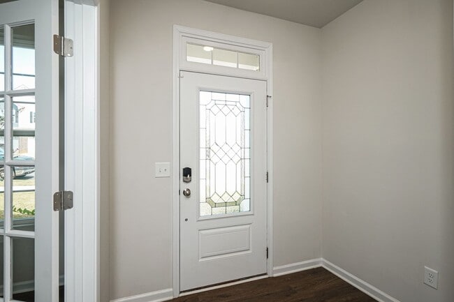 Building Photo - Lovely 3 Bed 2.5 Bath Townhome