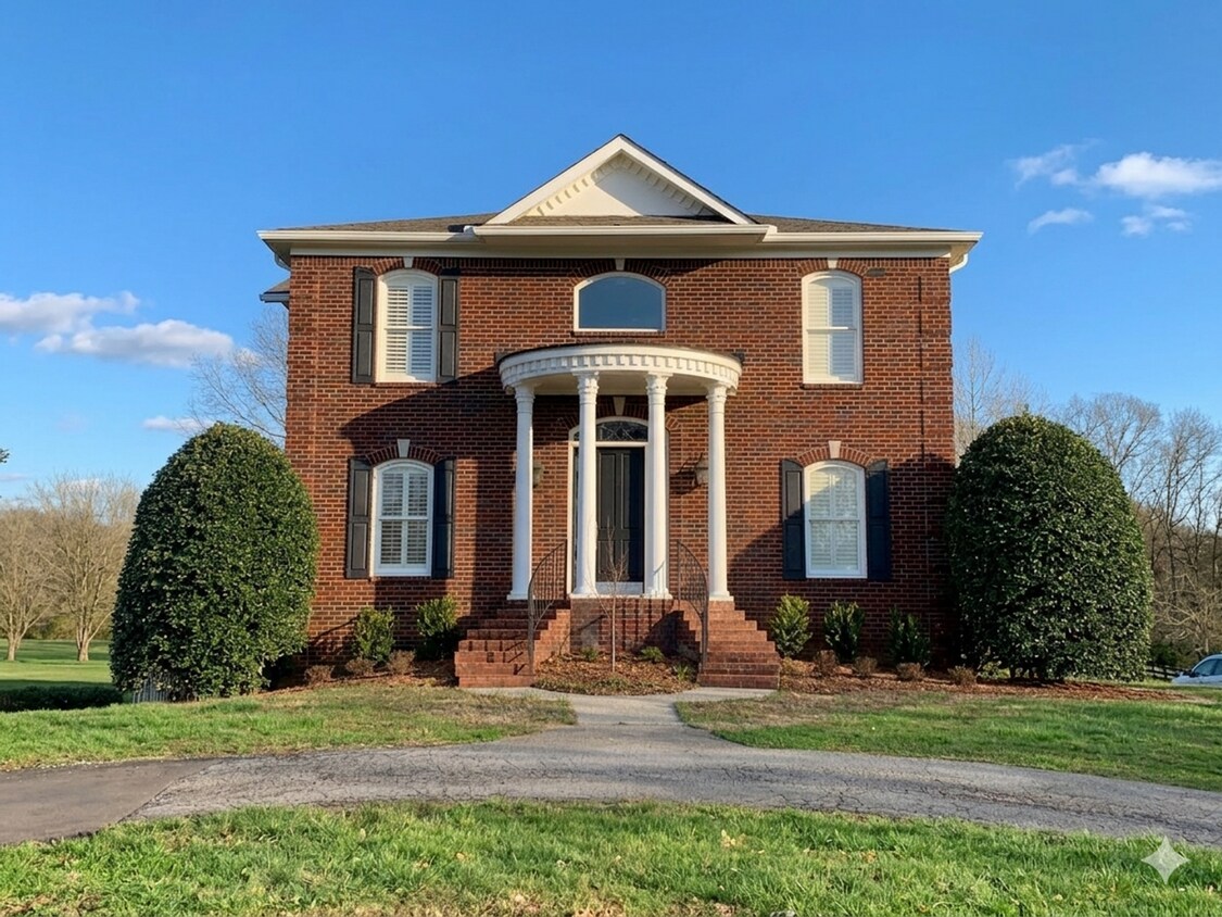 5000 Square Feet on 7 Acres in Heart of Franklin - 5000 Square Feet on 7 Acres in Heart of Franklin