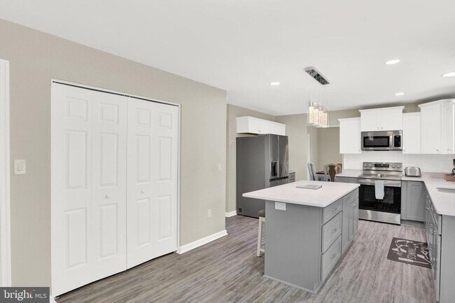 Foto del edificio - Spacious 4BR House in Lewisberry