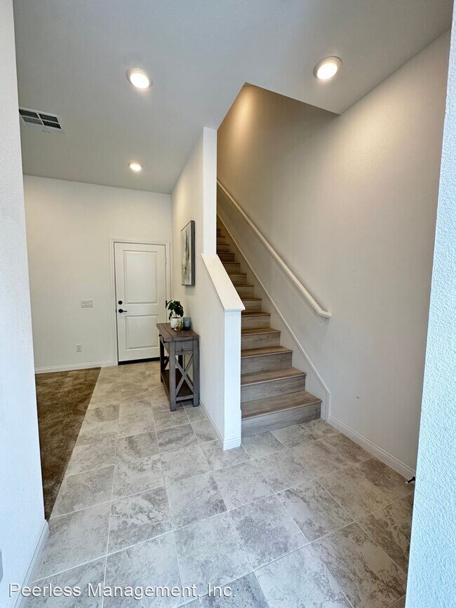 Building Photo - 3 br, 2.5 bath House - 1832 Liquid Ln