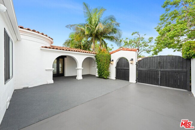 Foto del edificio - 260 S La Peer Dr