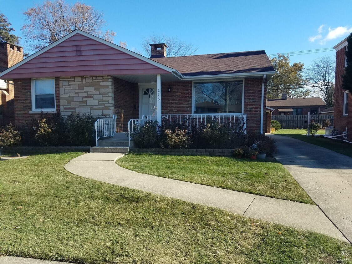 Foto principal - 1349 Westchester Blvd