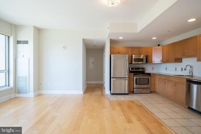 Building Photo - 901 N Penn St