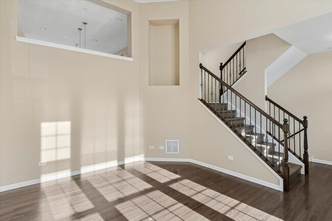 Building Photo - 2942 Madison Dr