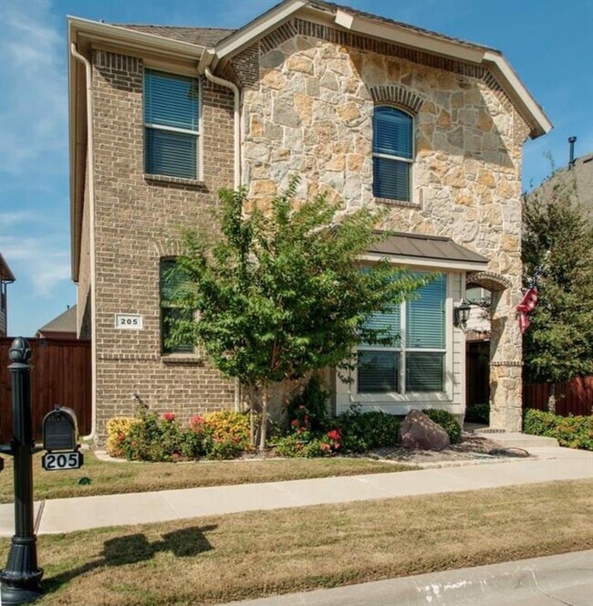 Building Photo - 205 Carrington Ln