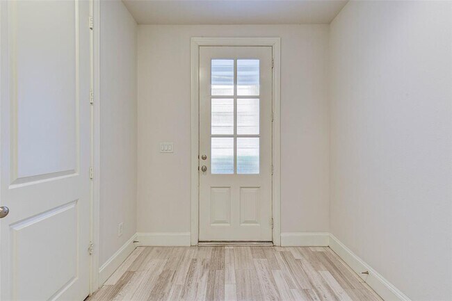 Foto del edificio - 2705 Cohn Garden Ln