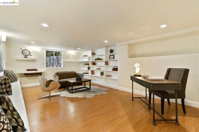 Living room - 4151 Eastlake Ave