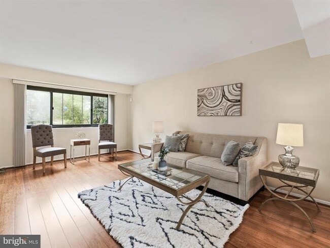 Building Photo - 8648 Brae Brooke Dr