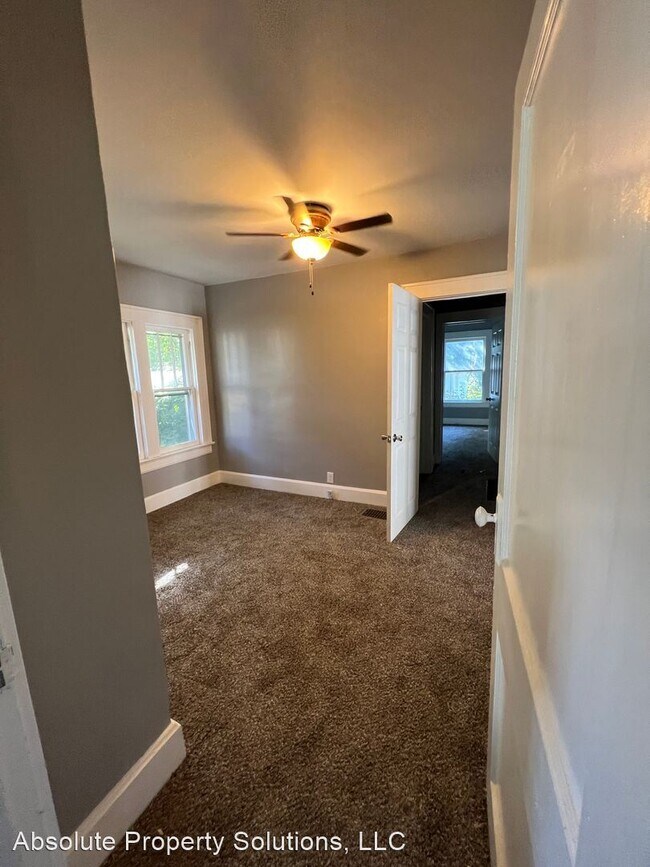 Building Photo - 3 br, 1 bath House - 1050 E Pacific St