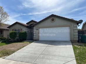 Building Photo - 2073 Solis St