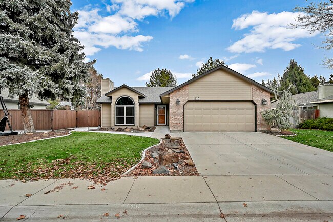 Building Photo - 1310 E Woodvine Ct