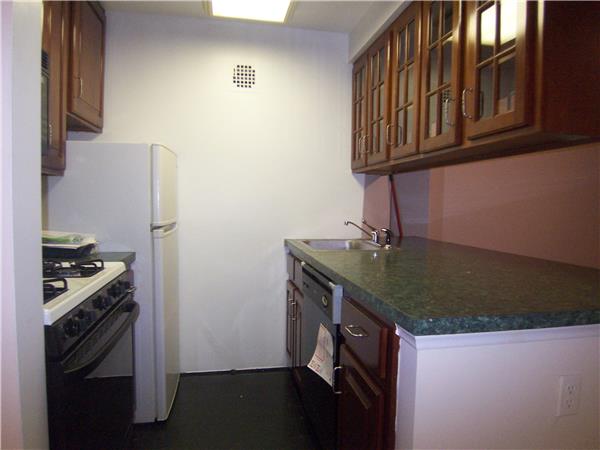 Building Photo - 212 W 104th St