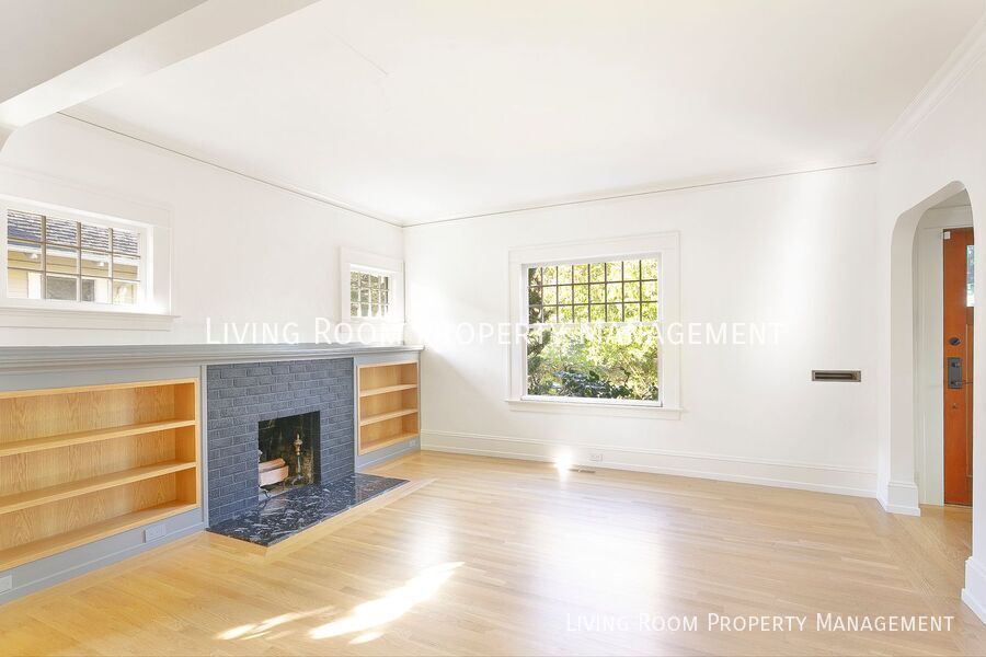 Primary Photo - Renovated Grant Park Craftsman With A Desi...