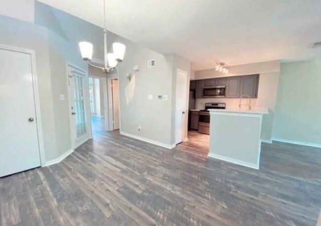 Building Photo - 3406 Country Club Dr W