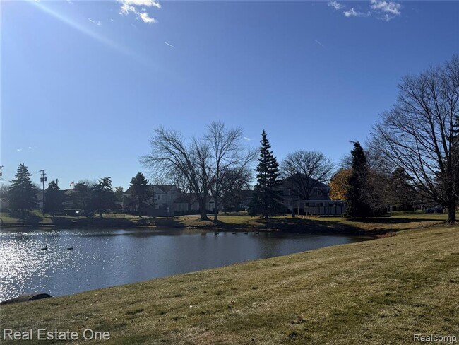 Foto del edificio - 23677 Stonehenge Blvd