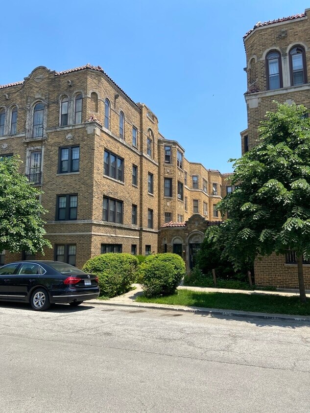 Primary Photo - 4260 W Irving Park Rd