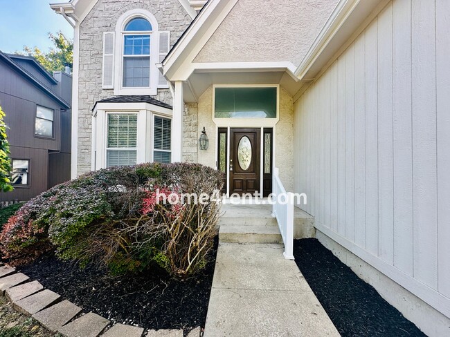 Building Photo - Beautifully Renovated Home in Olathe with ...