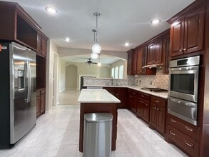 Building Photo - 17110 Fairway Glen Ct