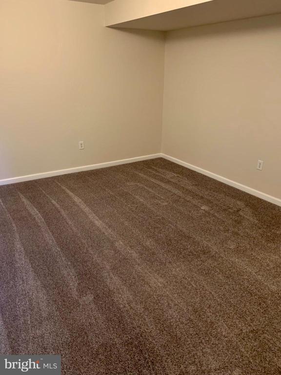 Foto del edificio - 916 Persimmon Pl