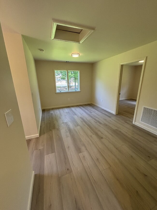 Building Photo - Newly renovated 2 Bedroom home!